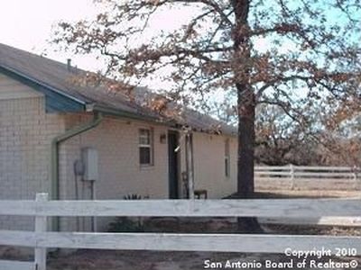 3075 County Road 320, Floresville, TX, 78114