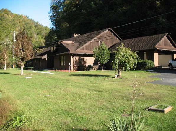 5225 Riverside Dr, Raven, VA 24639