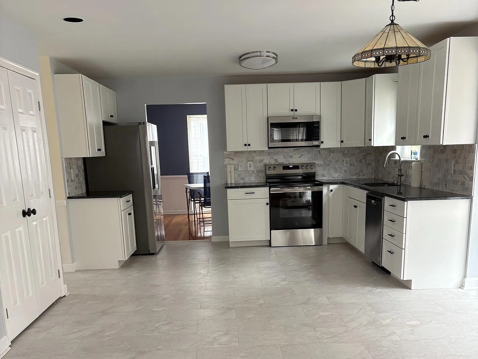 4 bed, 4.0 bath, 2368 sqft, $2,950 — Photo 2