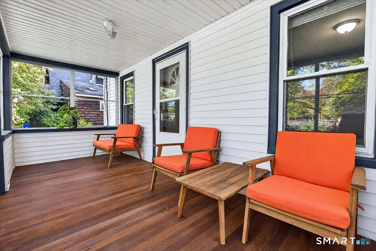 3 bed, 1.0 bath, 1328 sqft, $3,200 — Photo 3