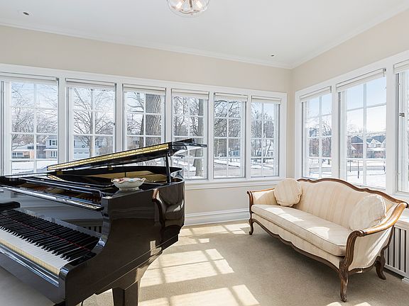 4th image of 902 Park Ave