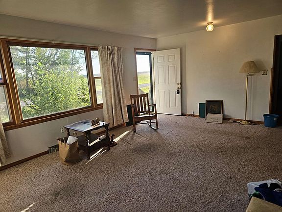 8th image of 305 Truax St