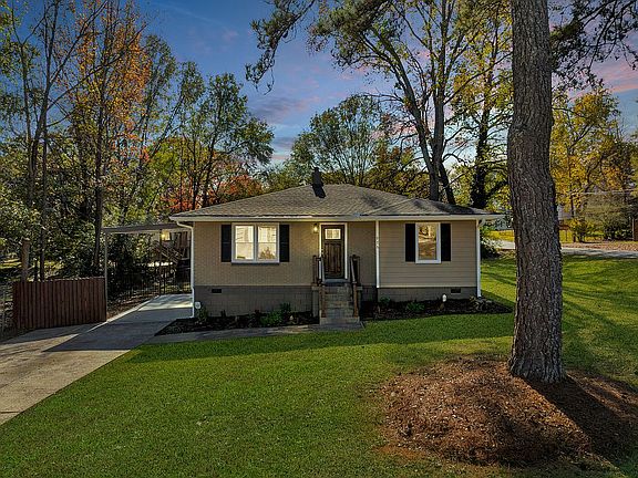 2nd image of 976 Pinehurst Dr SE