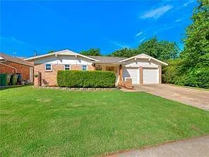 218 Tanglewood Dr — Photo 1