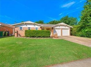 218 Tanglewood Dr, Yukon, OK 73099