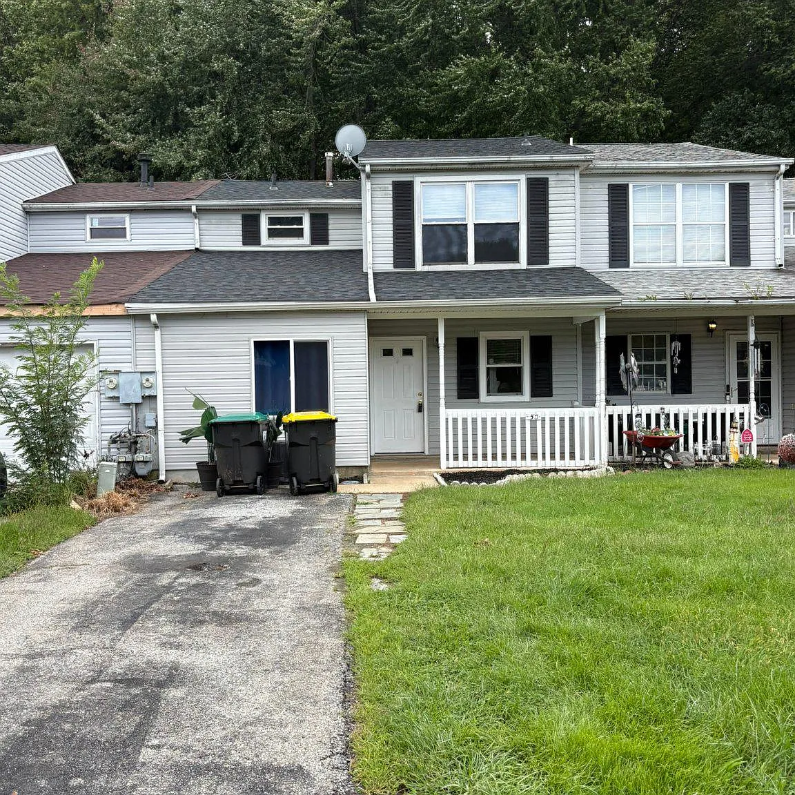 4 bed, 2.5 bath, 1200 sqft, $2,300 — Photo 1