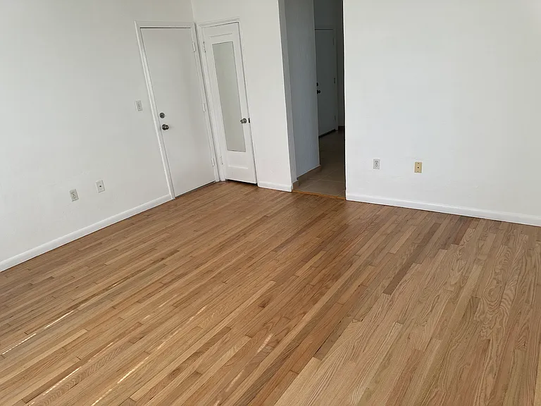 955 Euclid Ave — Photo 5
