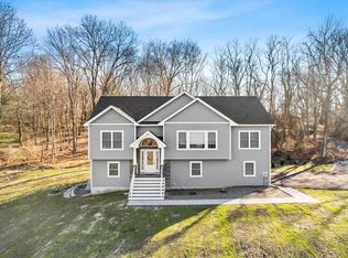 19 Hettinger Ln, Poughkeepsie, NY 12603