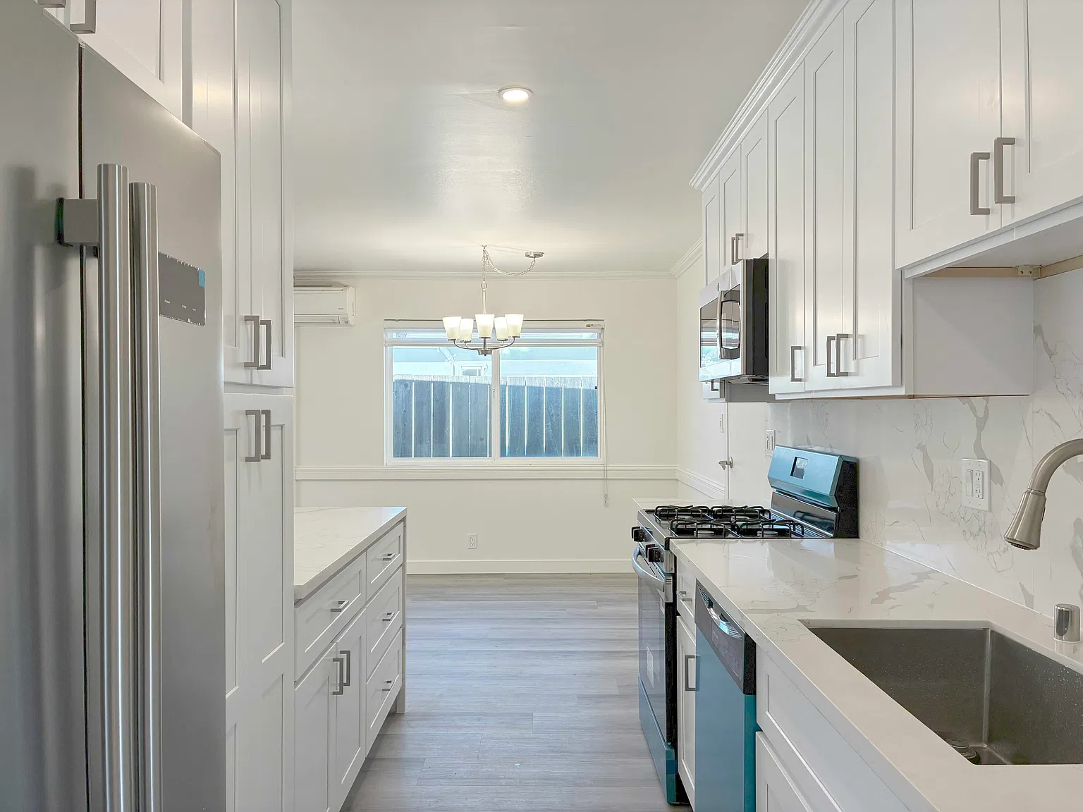 4 bed, 1132 sqft, $3,925 — Photo 4