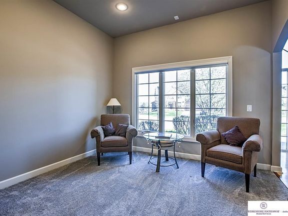 5th image of 1305 Margaret Cir
