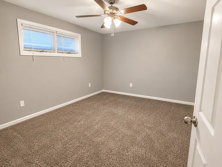 Corby Grove Apartments — Photo 12