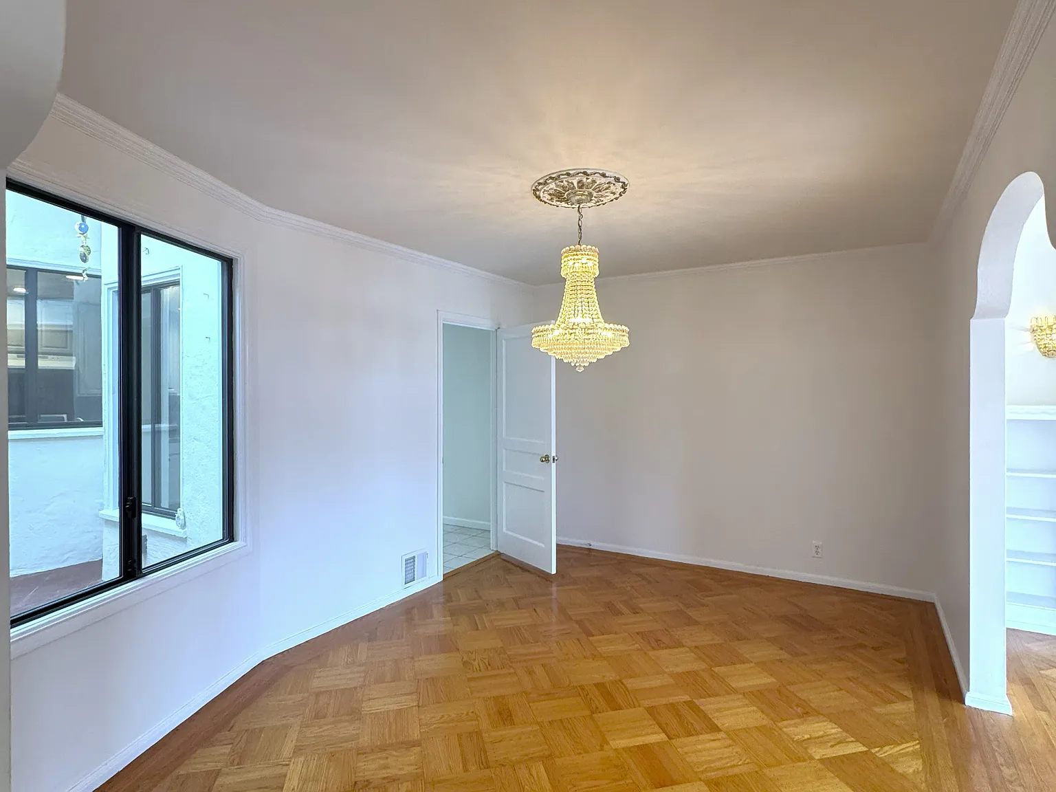 4 bed, 2.5 bath, $9,000 — Photo 3
