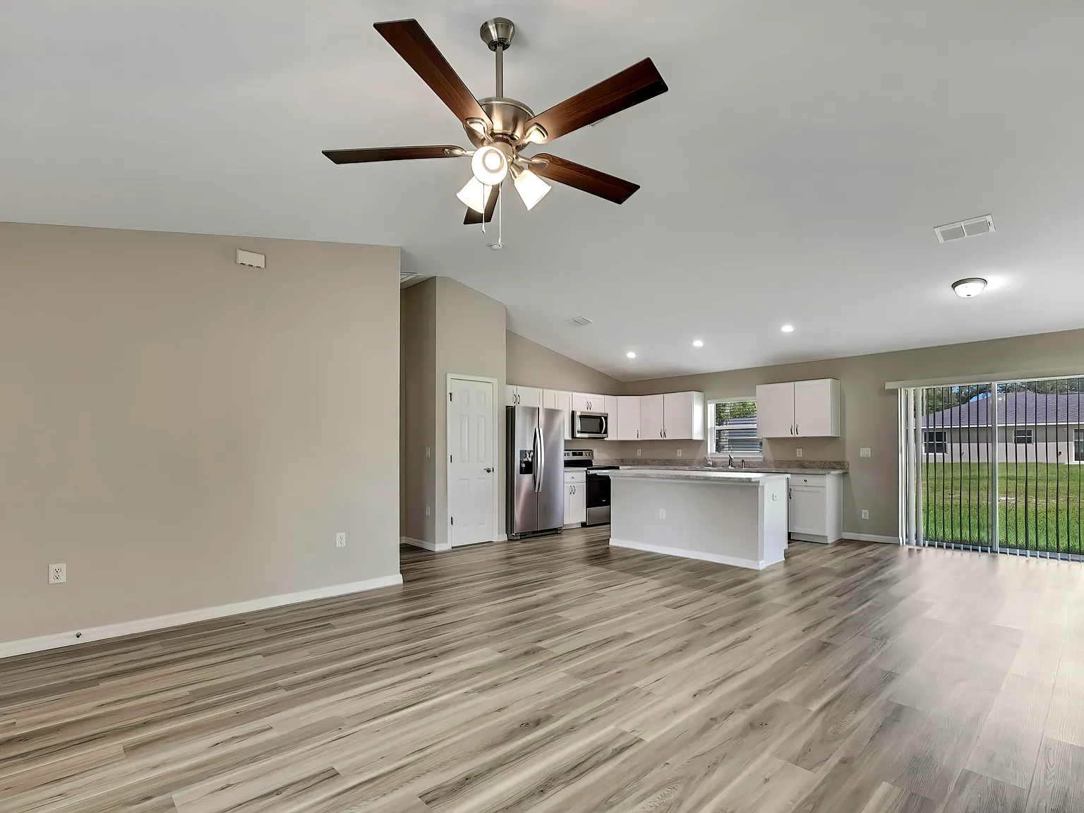3 bed, 2.0 bath, 1397 sqft, $1,850 — Photo 4