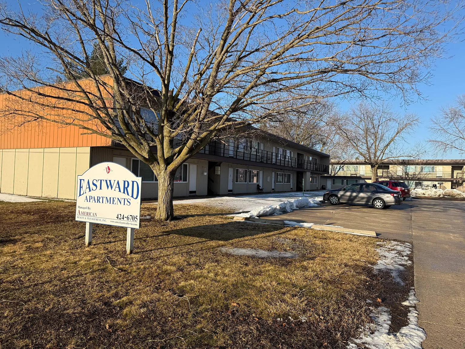Eastward Apartments — Photo 1