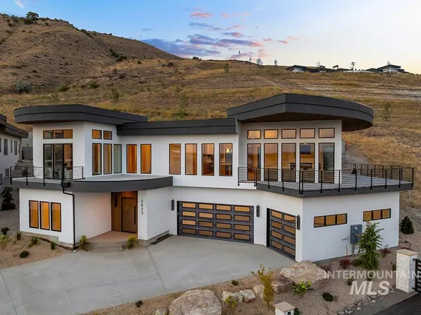2432 S Globe Ln, Boise, ID 83716
