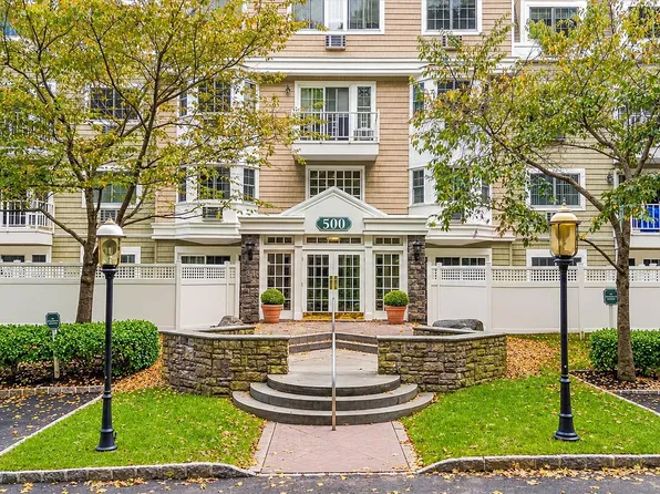 500 Pondside Drive #2C, White Plains, NY 10607