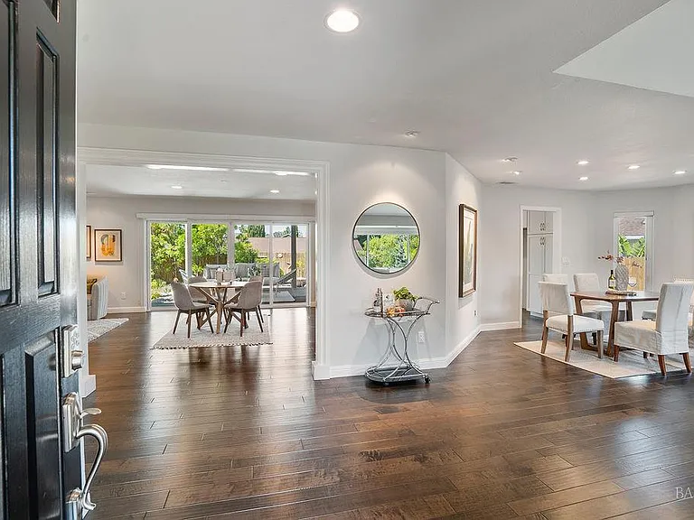 451 Trotter Dr — Photo 3