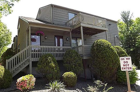 1st image of 2709 Pinewood Dr