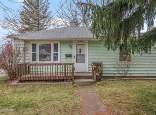 215 23rd St N, Springfield, MI 49037