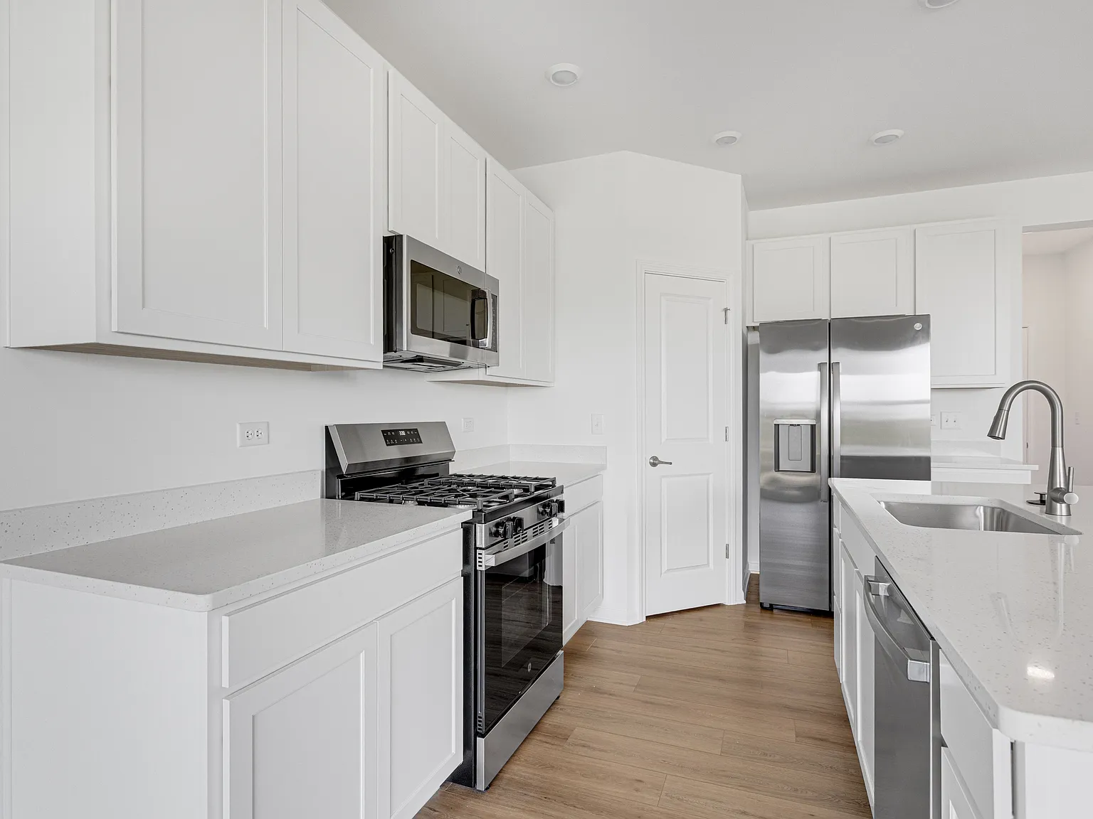 3 bed, 2.5 bath, 1840 sqft, $2,900 — Photo 4