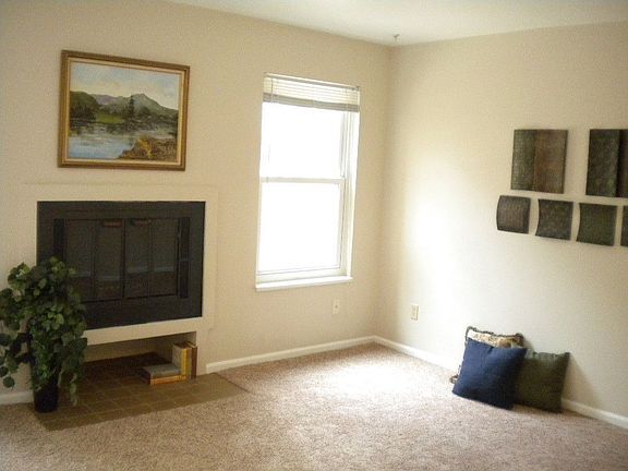 2nd image of 3465 Lochwood Dr Unit B10