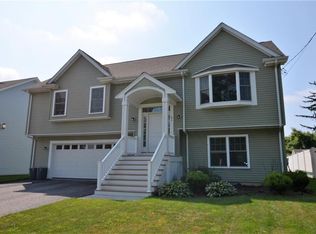 41 Lynwood St, Fall River, MA 02721