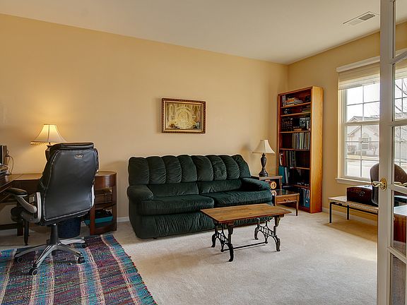 3rd image of 316 Capital Dr
