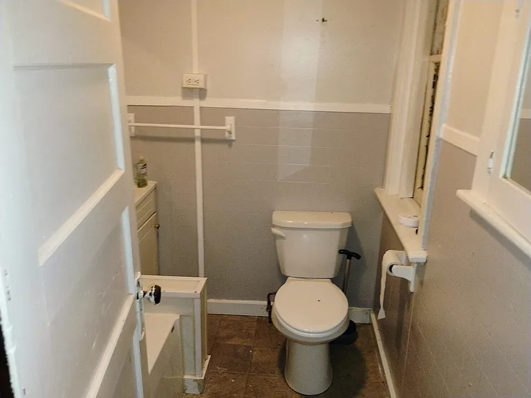 137 Royal Ter — Photo 4
