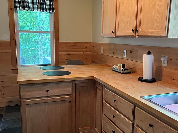 4th image of 149 Grout Hill Road