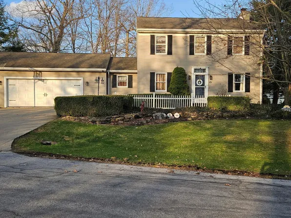 918 Neil Armstrong Dr, Wapakoneta, OH 45895