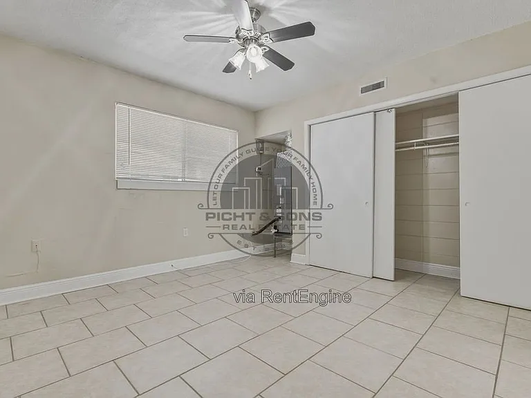 Capitol Village — Photo 6
