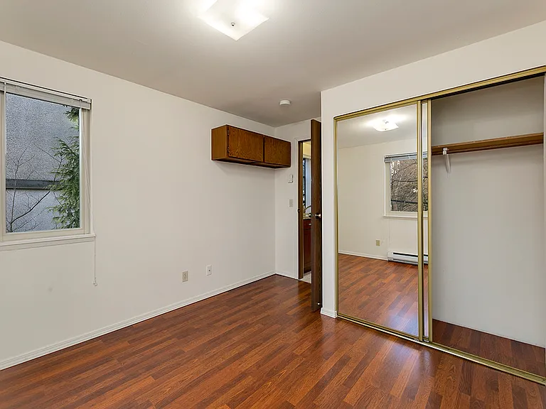 4230 8th Ave NE — Photo 4