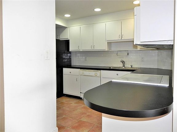 3rd image of 4350 Hillcrest Dr APT 615