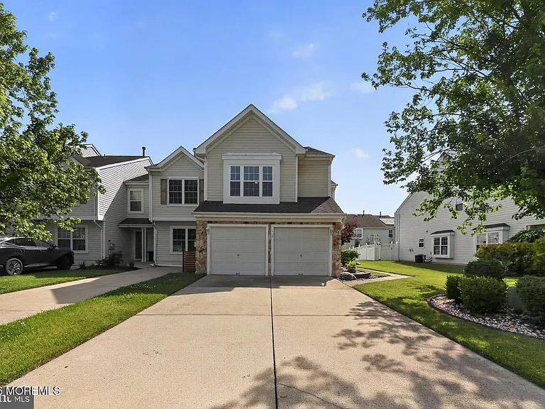 117 Buckingham Way — Photo 2