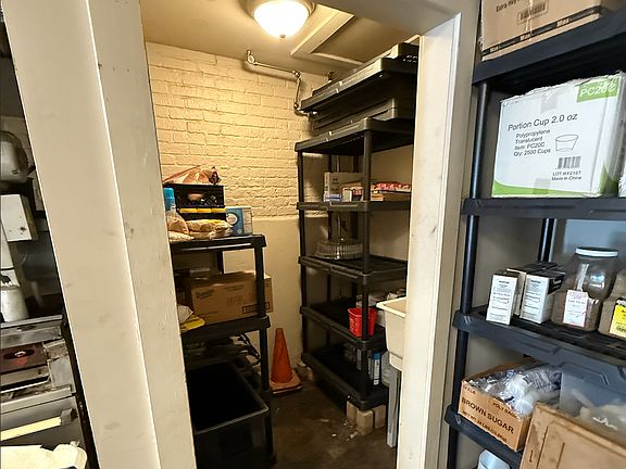 5th image of 104 S Washington St #1