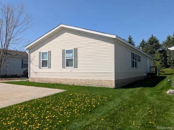 7 Brookfield, Swartz Creek, MI 48473