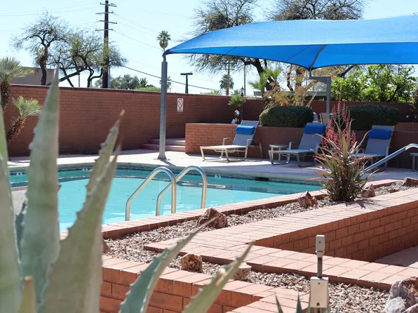 Carondelet Apartments