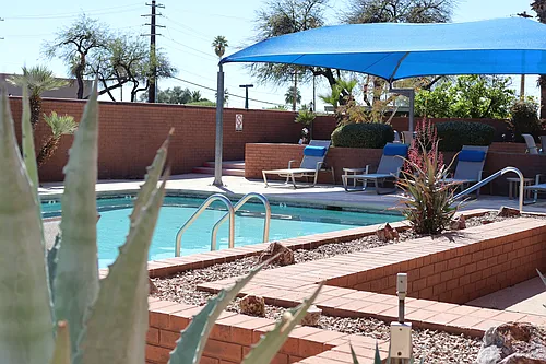Carondelet Apartments Photo 1
