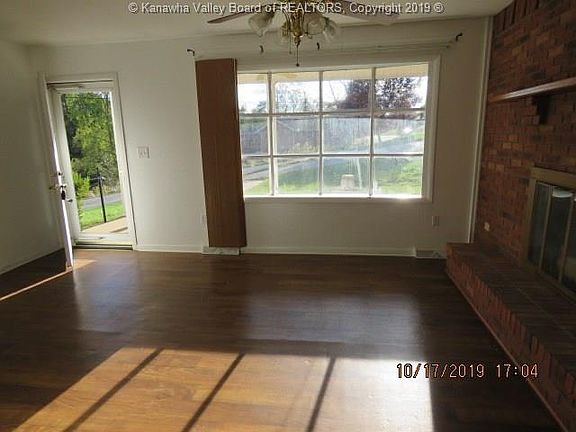 5th image of 427 Lincoln Cir