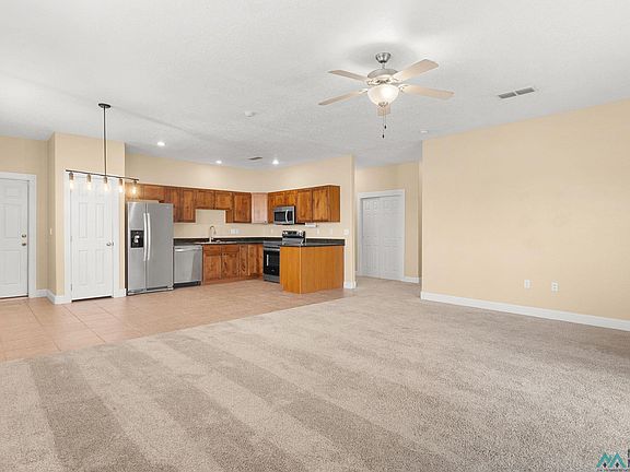 4th image of 105 N Avenue R