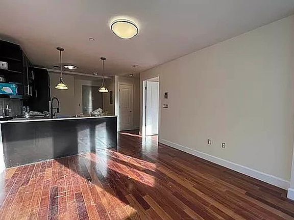 2nd image of 8330 Kew Gardens Rd #4L