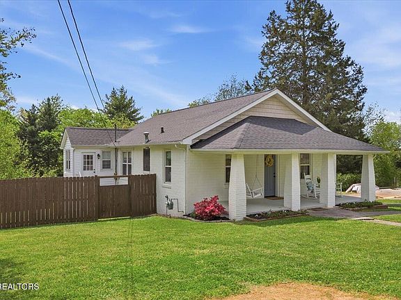 2nd image of 1218 Everett Ave