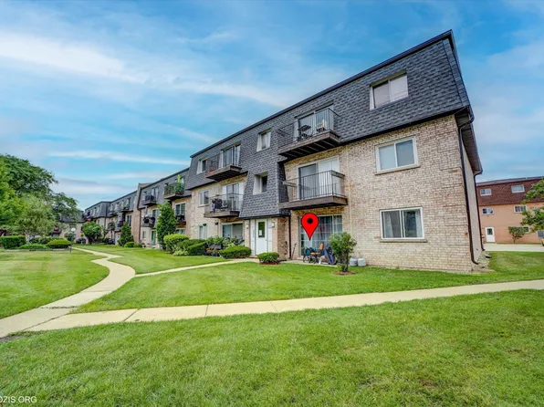 9444 Bay Colony Dr APT 1S, Des Plaines, IL 60016
