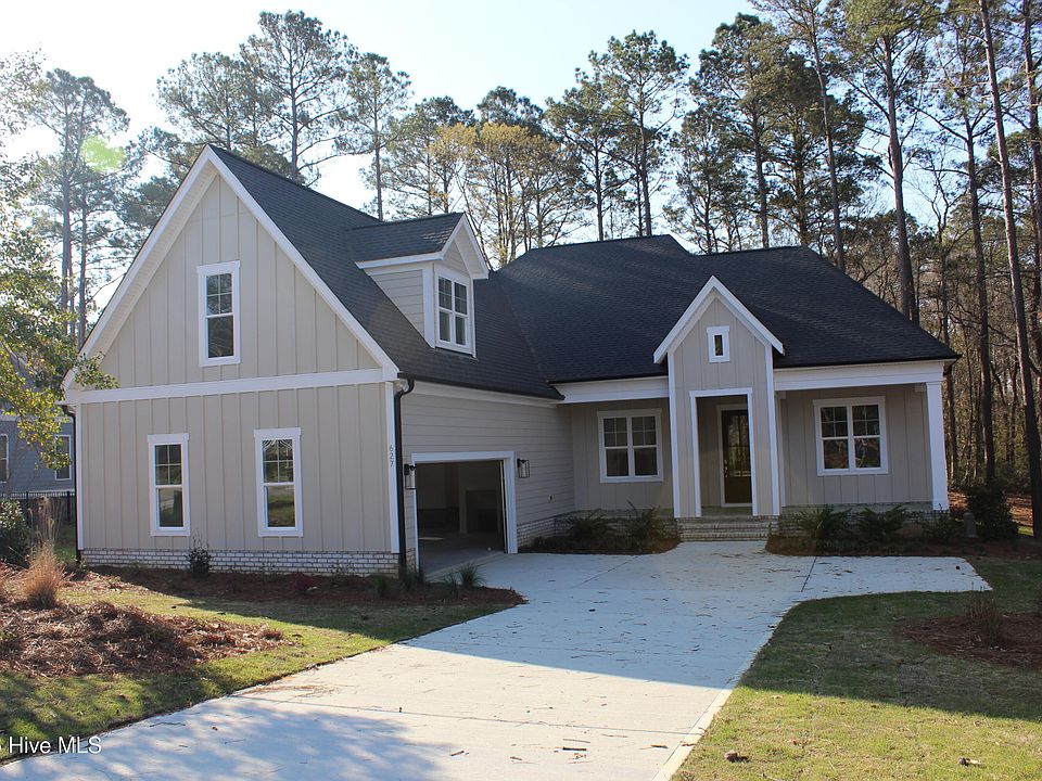 1st image of 627 Ashbury Drive SE