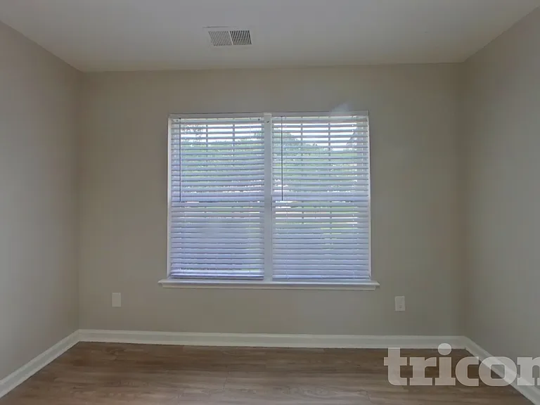 11311 Breezehill Ln — Photo 5