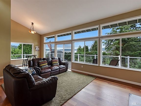 4th image of 3947 W Lake Sammamish Pkwy SE
