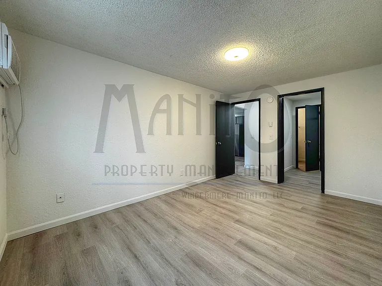 Regency Park Apartments — Photo 26