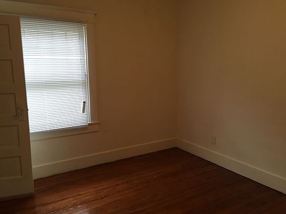 5th image of 4073 Graceland Ave