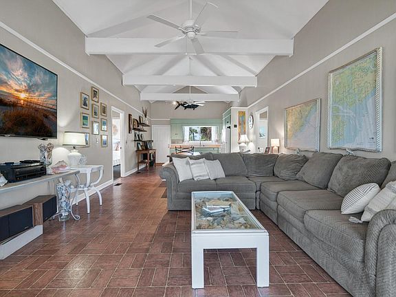 3rd image of 111 Palmetto Blvd