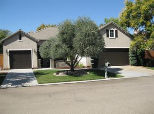 4705 N Emerald Peak Dr, Clovis, CA